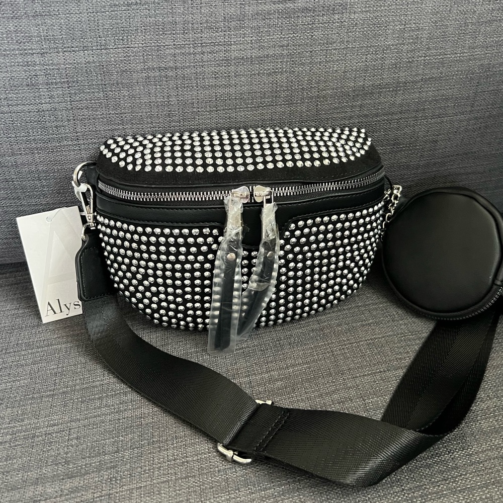 NWT ALISSA VEGAN SHOULDER FANNY PACK BAG ON THE BELT
